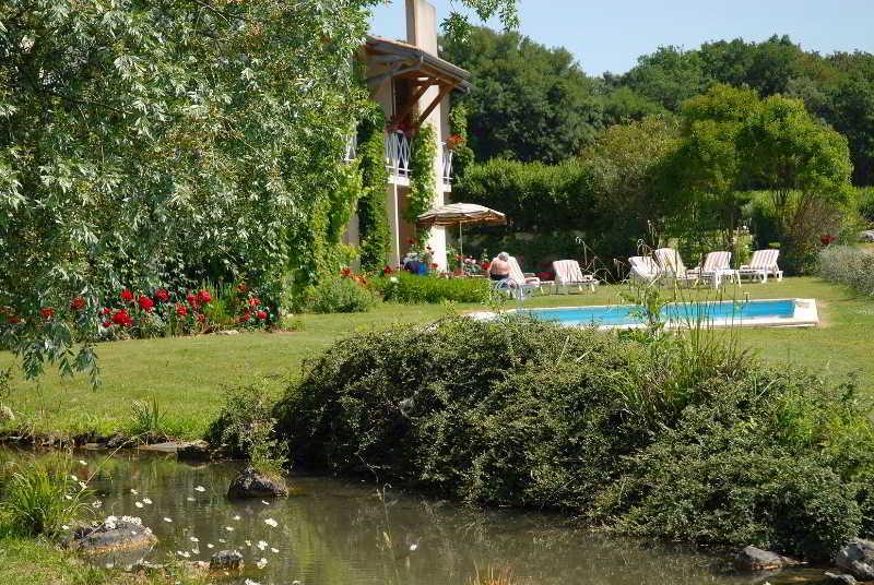 Les Jardins Du Lac Trizay Exterior photo